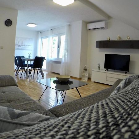 Holiday Apartment Lavanda Jesenice  Buitenkant foto