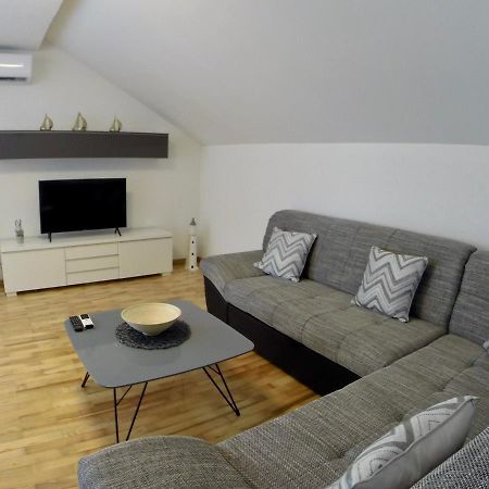 Holiday Apartment Lavanda Jesenice  Buitenkant foto