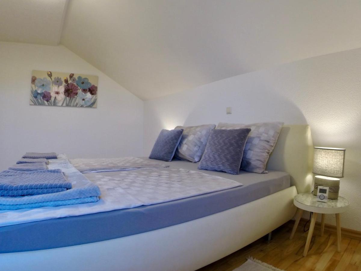Holiday Apartment Lavanda Jesenice  Buitenkant foto