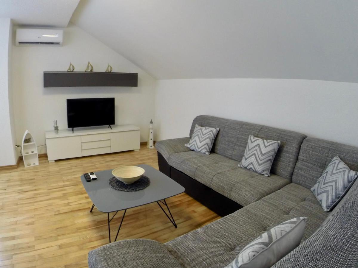 Holiday Apartment Lavanda Jesenice  Buitenkant foto