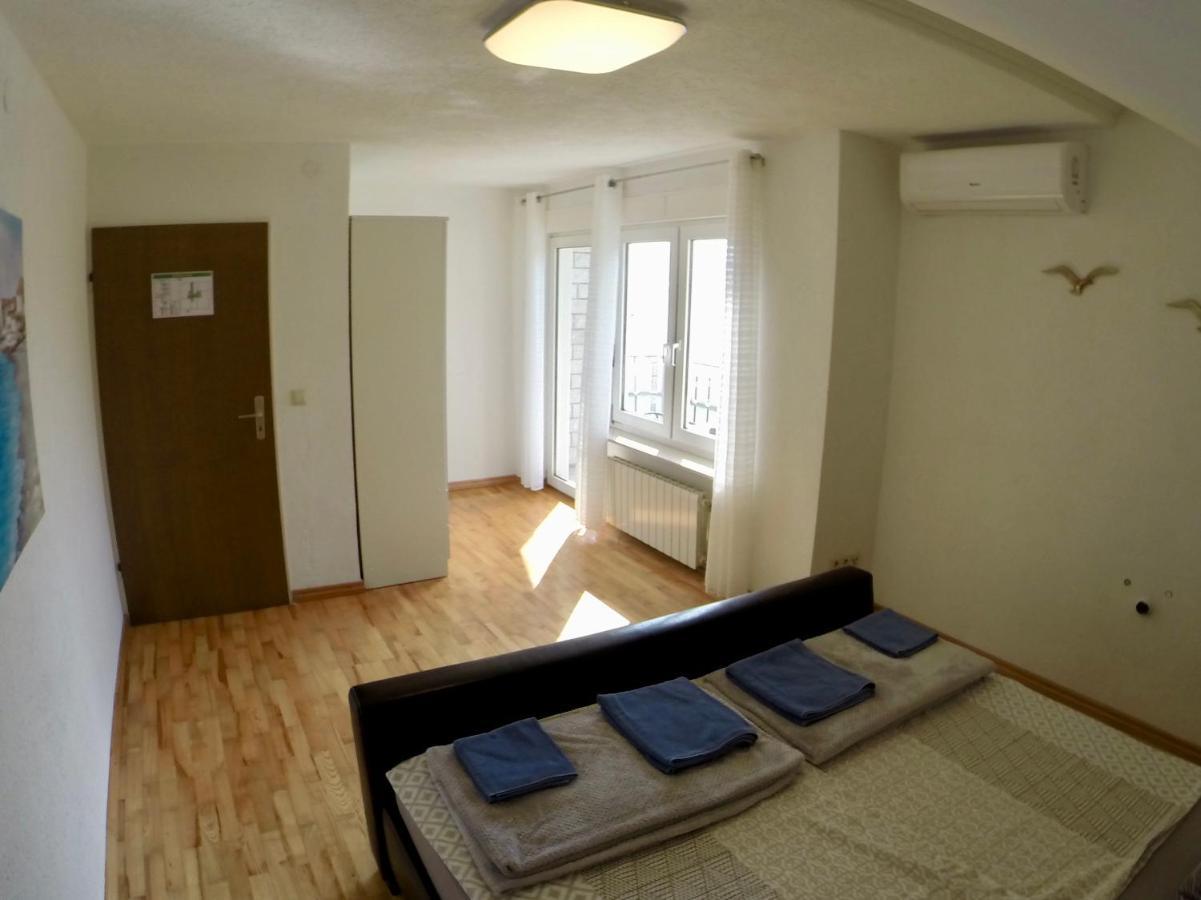Holiday Apartment Lavanda Jesenice  Buitenkant foto