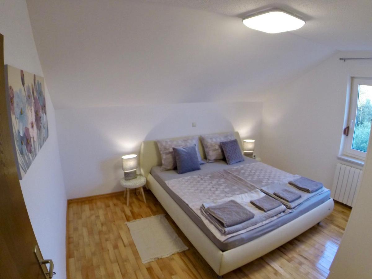 Holiday Apartment Lavanda Jesenice  Buitenkant foto